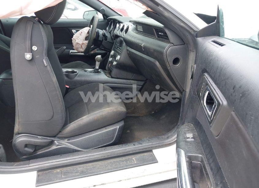 Photo 5 of 2016 Ford Mustang V6 (VIN 1FA6P8AMXG5292619)