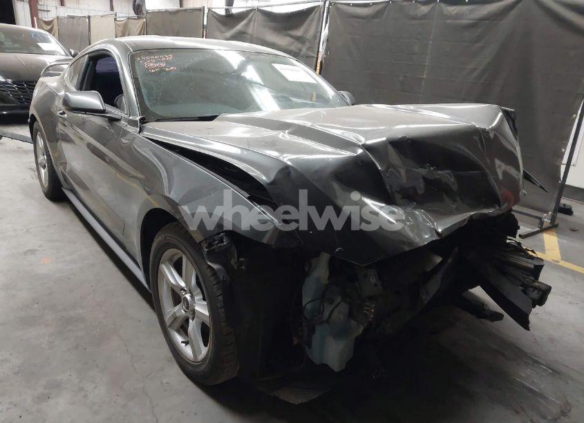 2017 Ford Mustang V6 (VIN 1FA6P8AMXH5351993) main photo