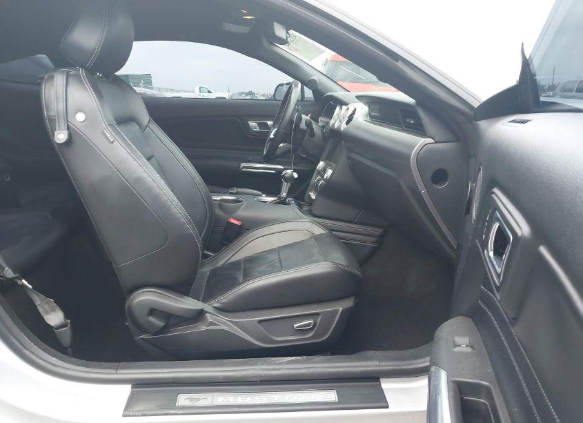 Photo 5 of 2019 Ford Mustang GT PREMIUM (VIN 1FA6P8CF2K5112637)