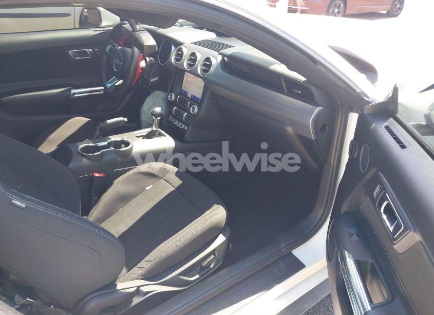 Photo 5 of 2020 Ford Mustang ECOBOOST FASTBACK (VIN 1FA6P8TH4L5149093)