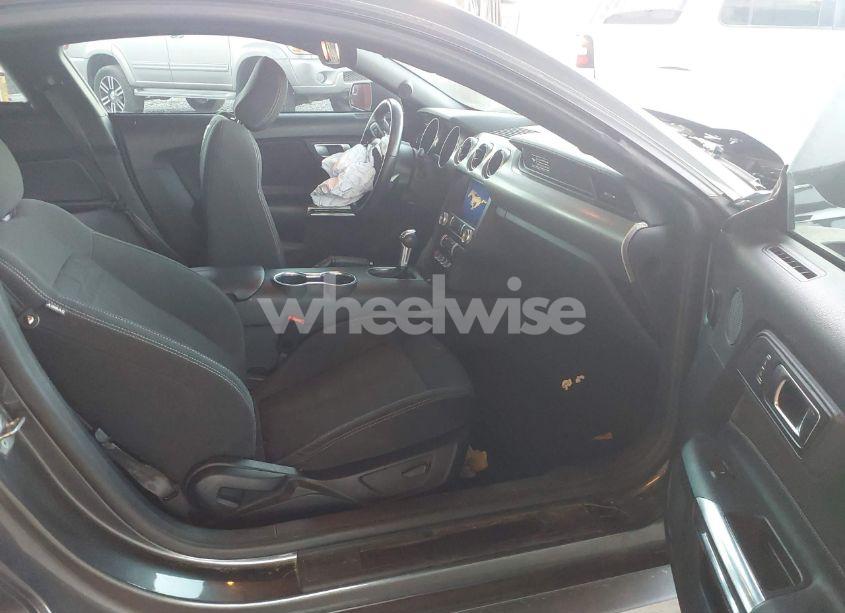 Photo 5 of 2020 Ford Mustang ECOBOOST FASTBACK (VIN 1FA6P8TH5L5113803)