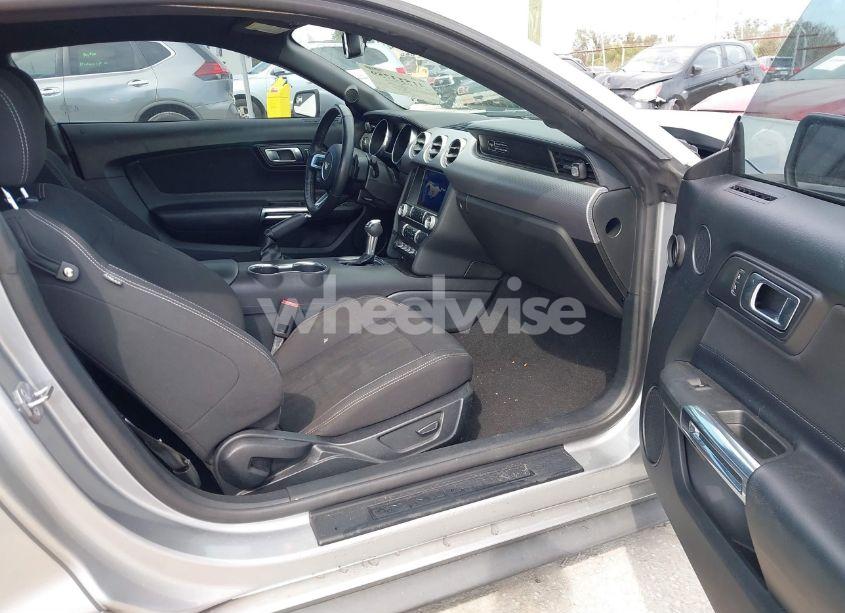 Photo 5 of 2020 Ford Mustang ECOBOOST FASTBACK (VIN 1FA6P8TH6L5145577)