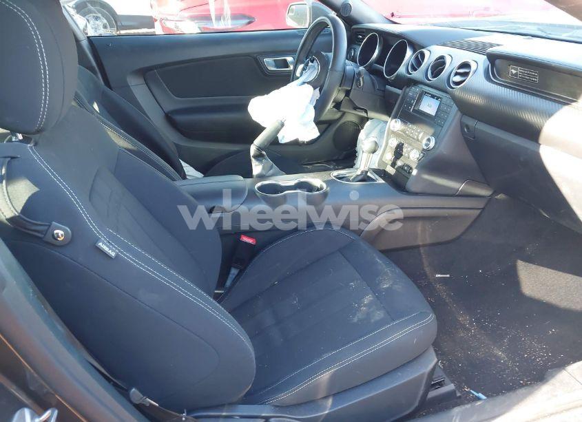 Photo 5 of 2020 Ford Mustang ECOBOOST FASTBACK (VIN 1FA6P8TH9L5113805)