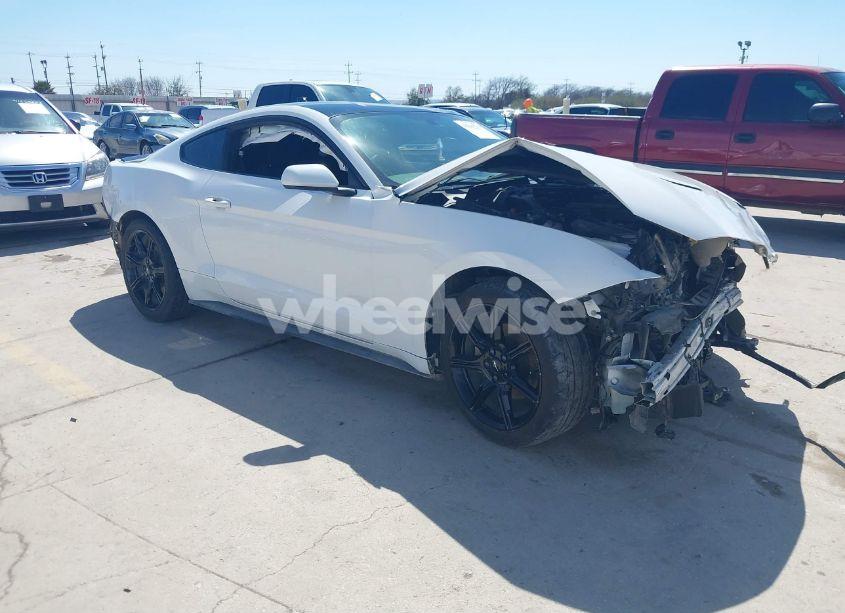 2020 Ford Mustang ECOBOOST FASTBACK (VIN 1FA6P8THXL5174791) main photo