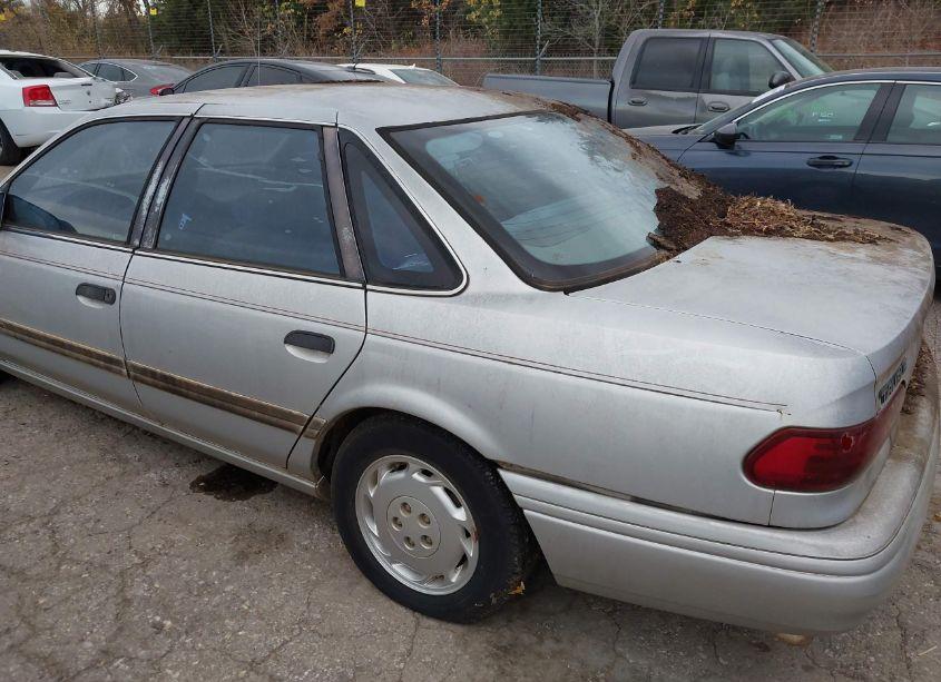 Photo 3 of 1993 Ford Taurus GL (VIN 1FACP52UXPA226501)