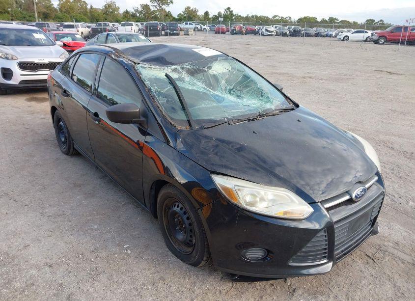 2014 Ford Focus S (VIN 1FADP3E20EL135466) main photo