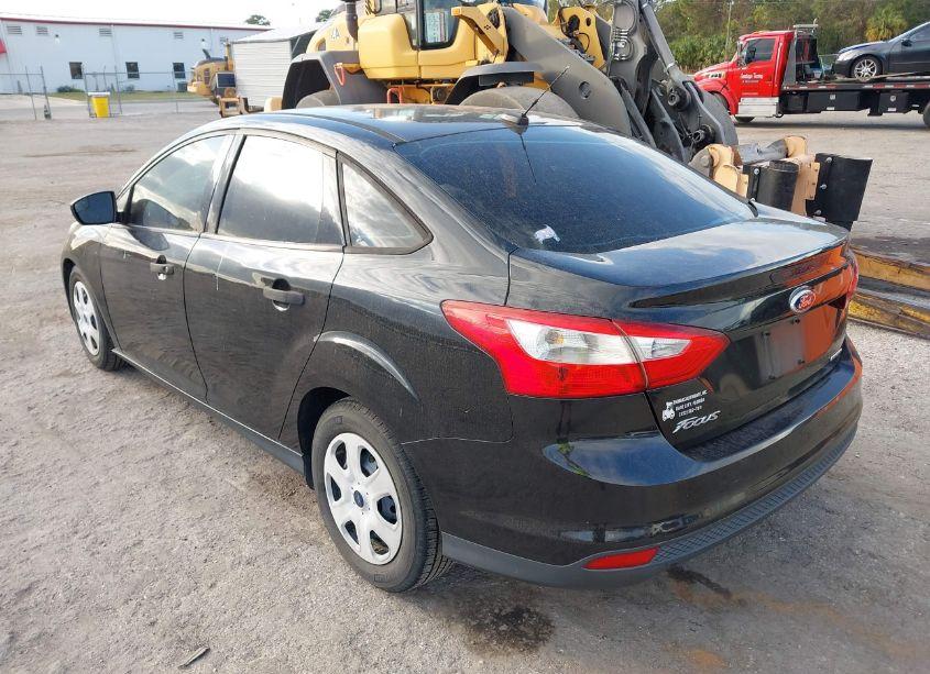Photo 3 of 2014 Ford Focus S (VIN 1FADP3E20EL135466)