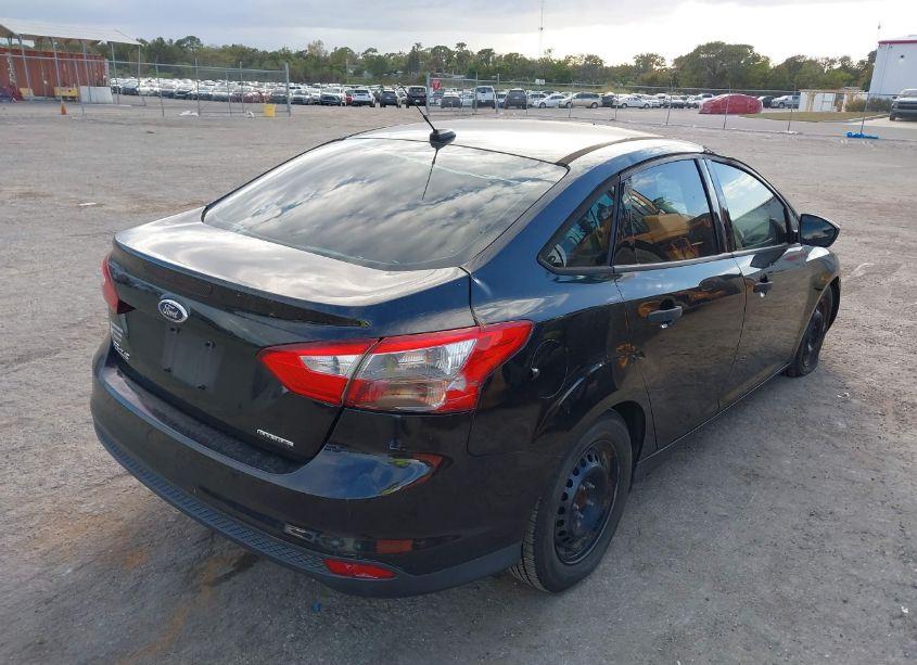 Photo 4 of 2014 Ford Focus S (VIN 1FADP3E20EL135466)