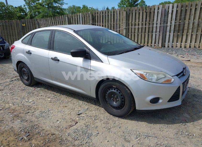 2014 Ford Focus S (VIN 1FADP3E20EL298571) main photo