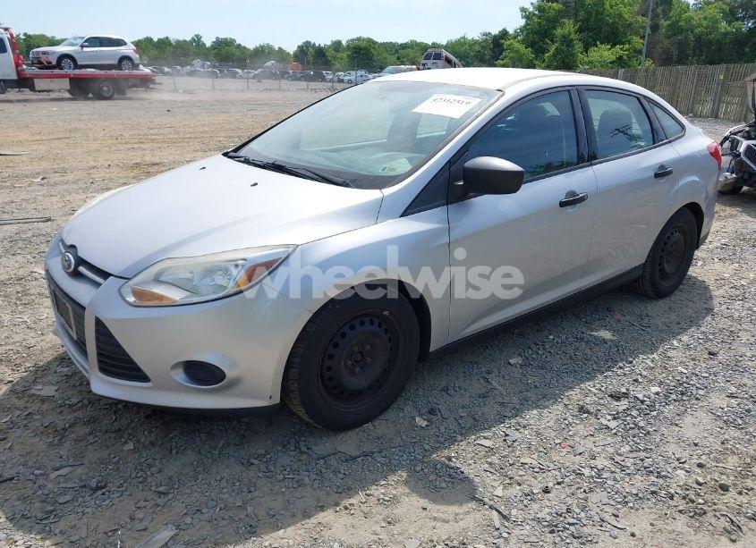 Photo 2 of 2014 Ford Focus S (VIN 1FADP3E20EL298571)