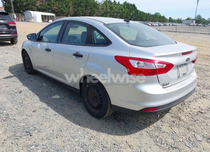 Photo 3 of 2014 Ford Focus S (VIN 1FADP3E20EL298571)