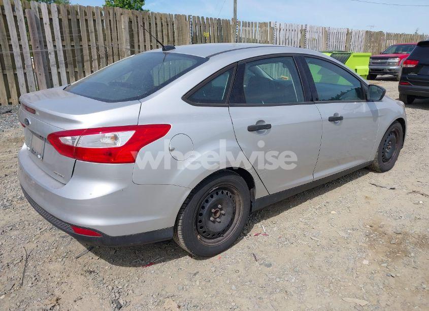 Photo 4 of 2014 Ford Focus S (VIN 1FADP3E20EL298571)