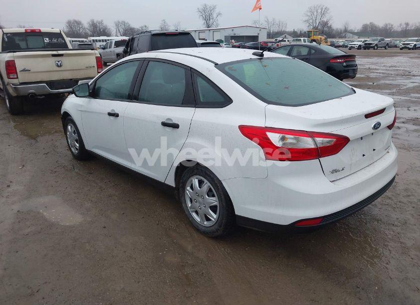 Photo 3 of 2014 Ford Focus S (VIN 1FADP3E20EL371129)