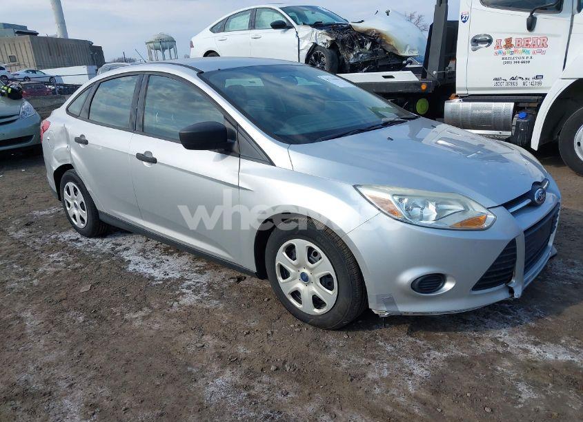2014 Ford Focus S (VIN 1FADP3E20EL456827) main photo
