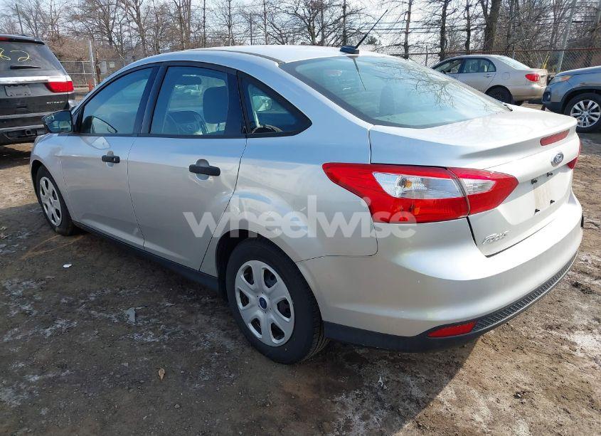 Photo 3 of 2014 Ford Focus S (VIN 1FADP3E20EL456827)