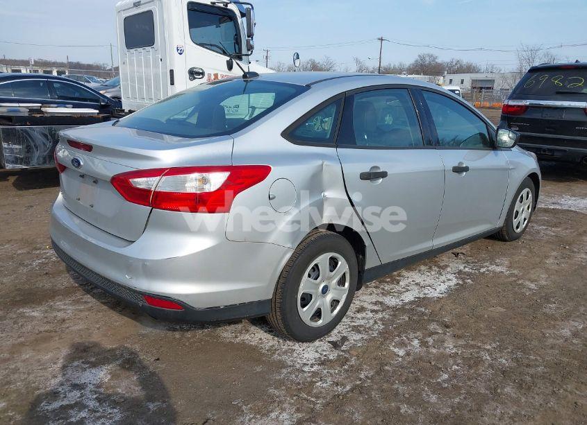 Photo 4 of 2014 Ford Focus S (VIN 1FADP3E20EL456827)