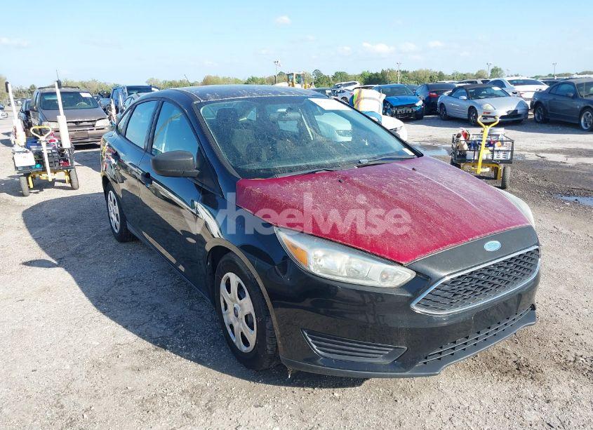 2015 Ford Focus S (VIN 1FADP3E20FL362609) main photo
