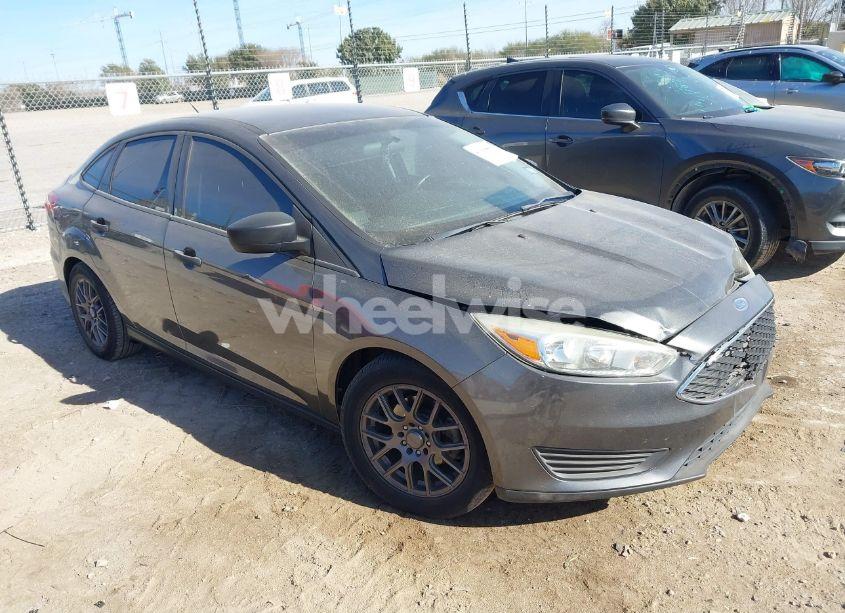 2015 Ford Focus S (VIN 1FADP3E20FL374615) main photo