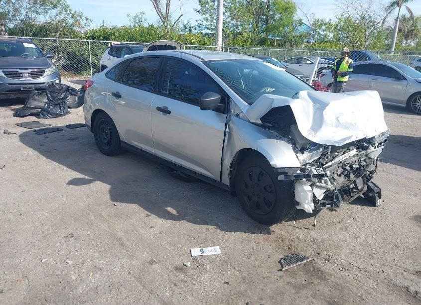 2016 Ford Focus S (VIN 1FADP3E20GL212307) main photo