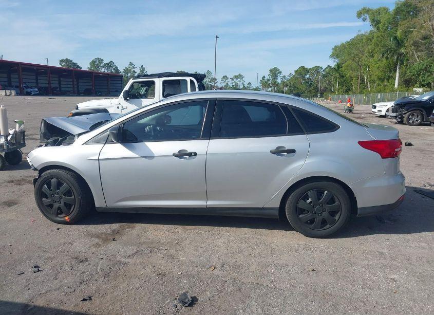Photo 14 of 2016 Ford Focus S (VIN 1FADP3E20GL212307)
