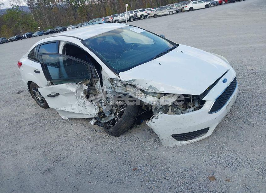 2016 Ford Focus S (VIN 1FADP3E20GL220424) main photo