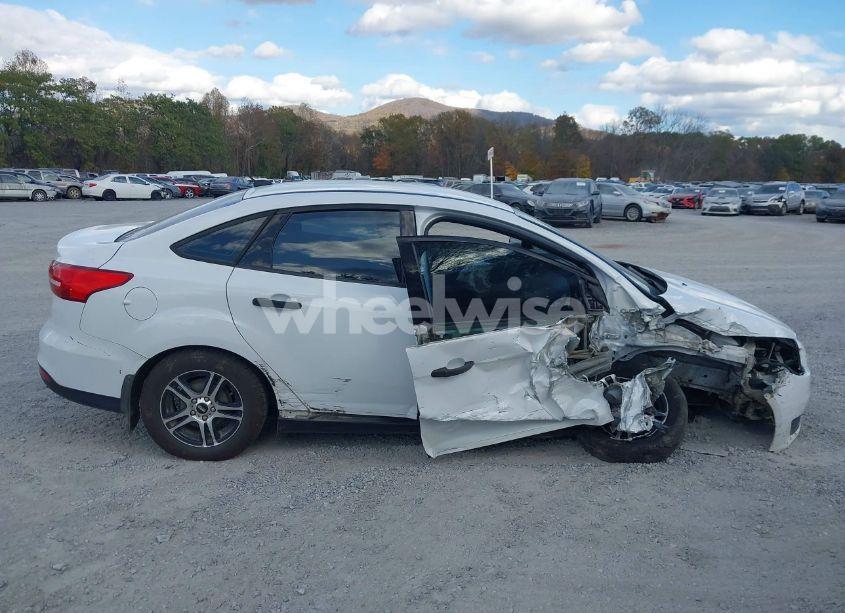 Photo 13 of 2016 Ford Focus S (VIN 1FADP3E20GL220424)