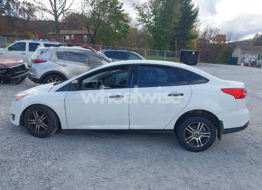 Photo 14 of 2016 Ford Focus S (VIN 1FADP3E20GL220424)