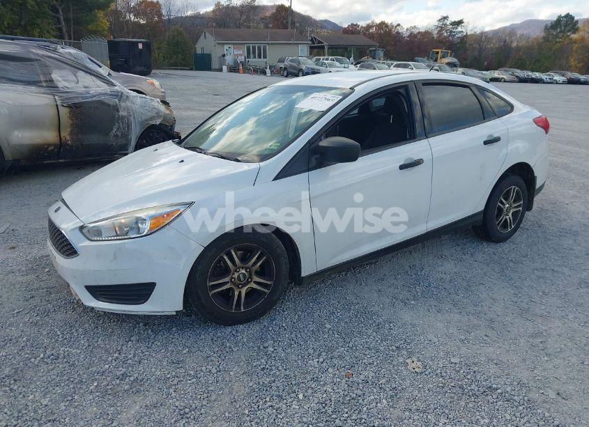 Photo 2 of 2016 Ford Focus S (VIN 1FADP3E20GL220424)