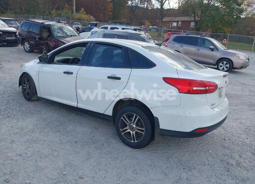 Photo 3 of 2016 Ford Focus S (VIN 1FADP3E20GL220424)