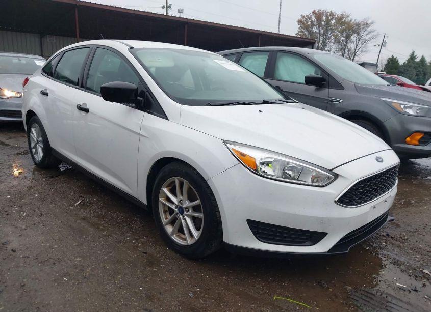 2016 Ford Focus S (VIN 1FADP3E20GL224781) main photo