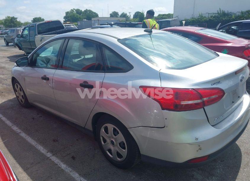 Photo 3 of 2016 Ford Focus S (VIN 1FADP3E20GL354091)