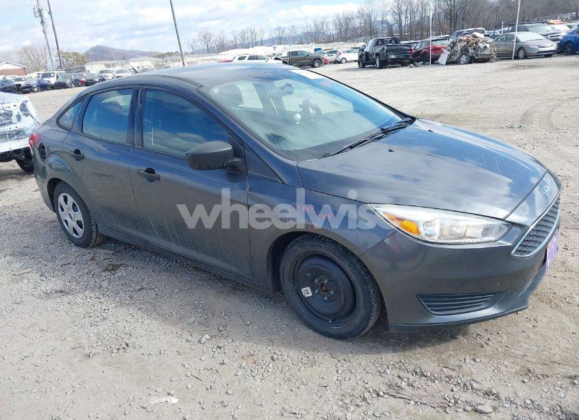 2016 Ford Focus S (VIN 1FADP3E20GL389486) main photo