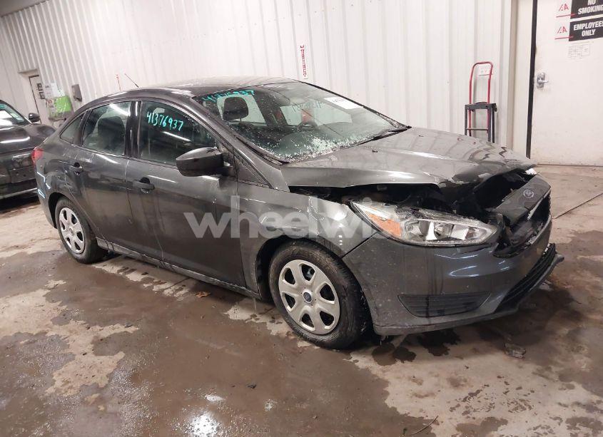 2017 Ford Focus S (VIN 1FADP3E20HL250833) main photo