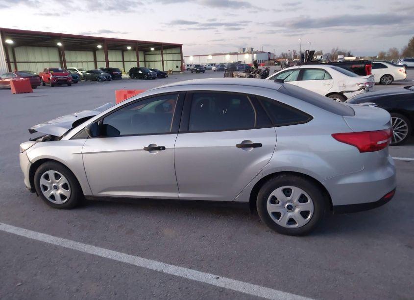 Photo 14 of 2017 Ford Focus S (VIN 1FADP3E20HL307998)