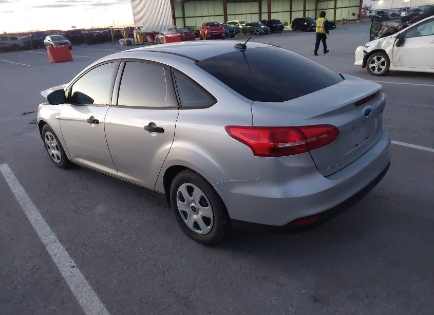 Photo 3 of 2017 Ford Focus S (VIN 1FADP3E20HL307998)