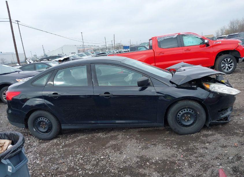 Photo 13 of 2017 Ford Focus S (VIN 1FADP3E20HL326535)