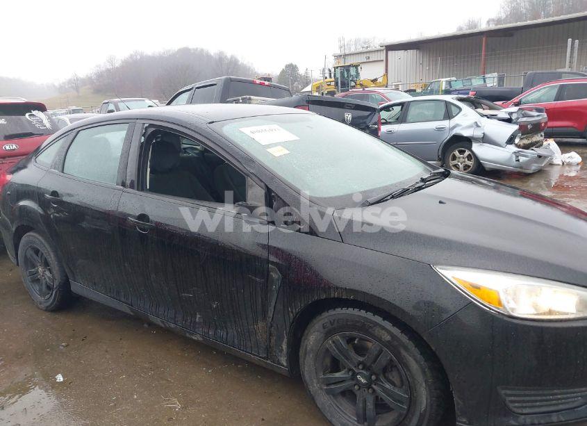 Photo 6 of 2018 Ford Focus S (VIN 1FADP3E20JL256976)