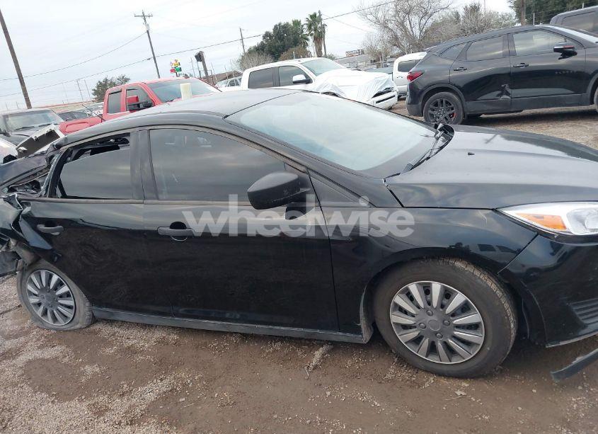 Photo 13 of 2018 Ford Focus S (VIN 1FADP3E20JL302354)