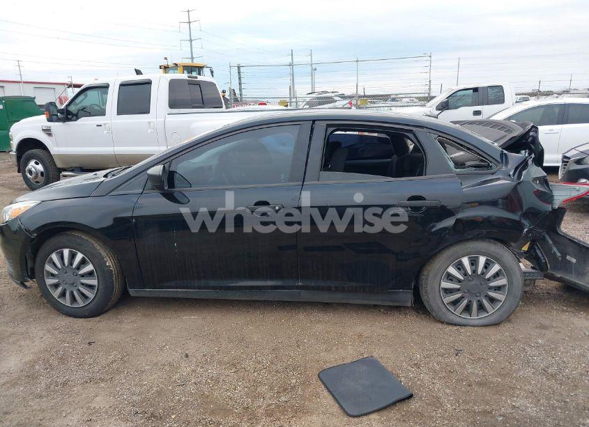 Photo 14 of 2018 Ford Focus S (VIN 1FADP3E20JL302354)