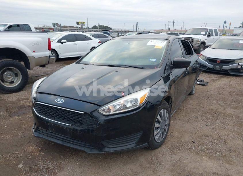 Photo 2 of 2018 Ford Focus S (VIN 1FADP3E20JL302354)