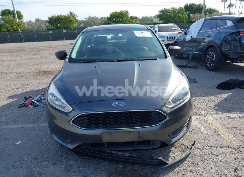Photo 13 of 2018 Ford Focus S (VIN 1FADP3E20JL302449)