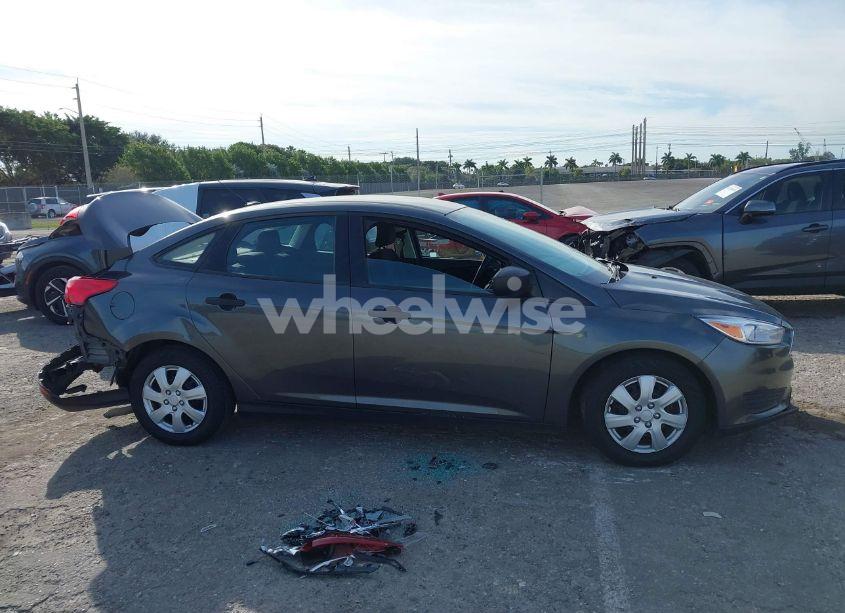 Photo 14 of 2018 Ford Focus S (VIN 1FADP3E20JL302449)