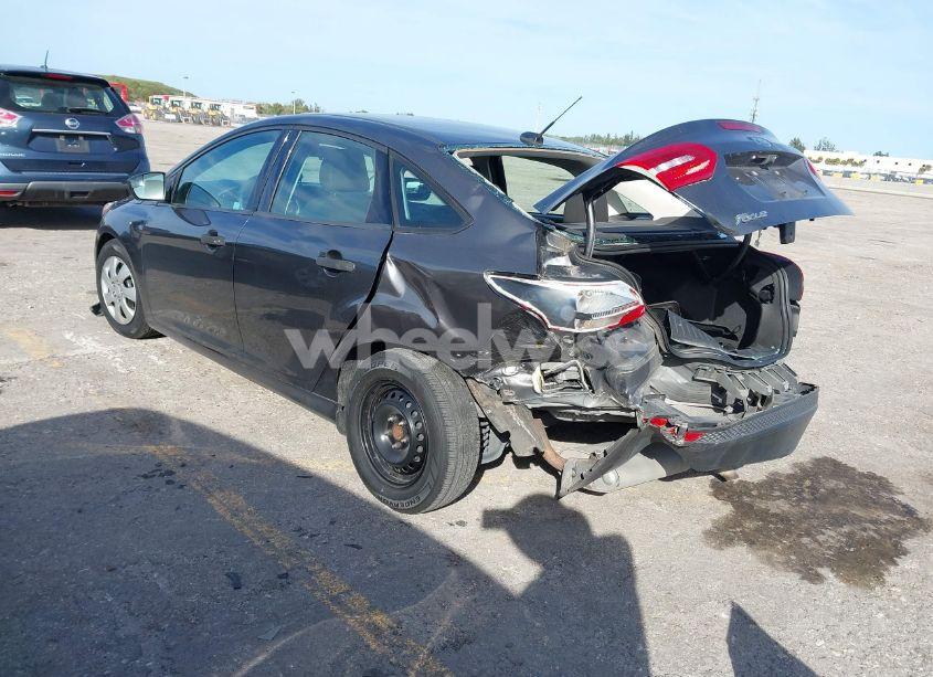 Photo 3 of 2018 Ford Focus S (VIN 1FADP3E20JL302449)