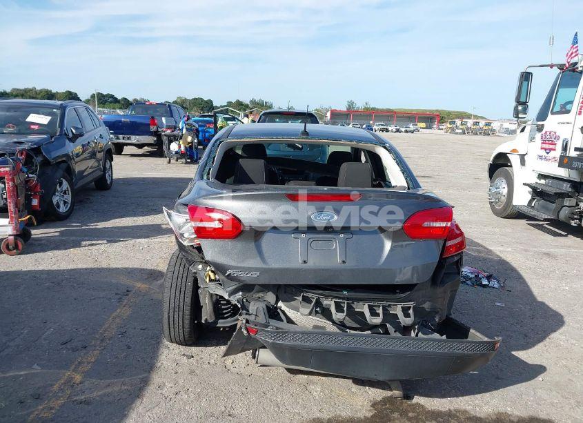 Photo 6 of 2018 Ford Focus S (VIN 1FADP3E20JL302449)