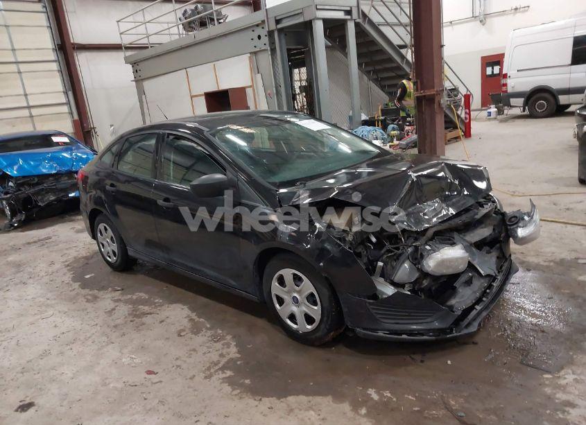 2018 Ford Focus (VIN 1FADP3E20JL322331) main photo