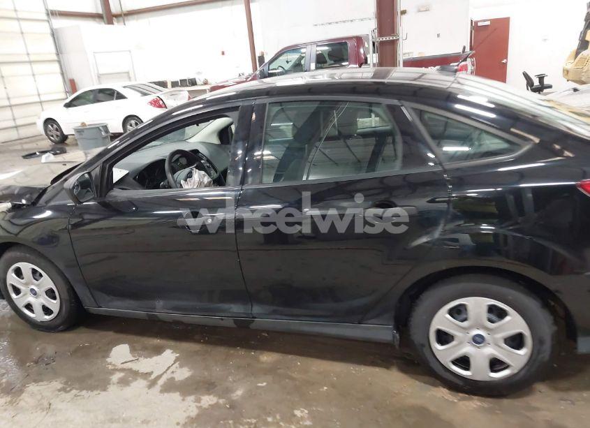 Photo 14 of 2018 Ford Focus (VIN 1FADP3E20JL322331)