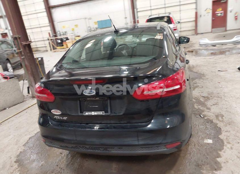 Photo 16 of 2018 Ford Focus (VIN 1FADP3E20JL322331)