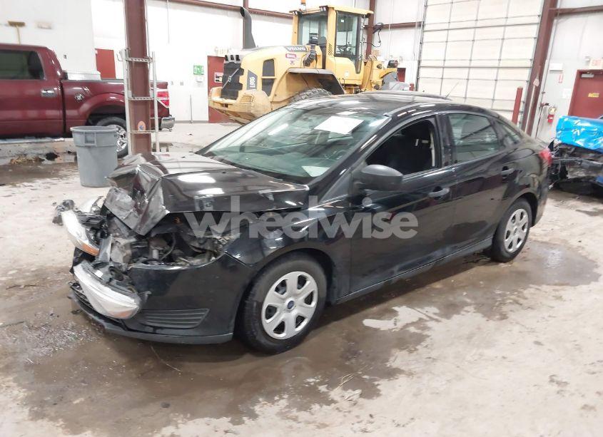 Photo 2 of 2018 Ford Focus (VIN 1FADP3E20JL322331)