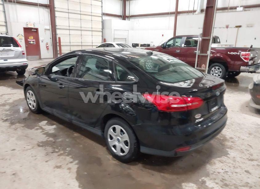 Photo 3 of 2018 Ford Focus (VIN 1FADP3E20JL322331)