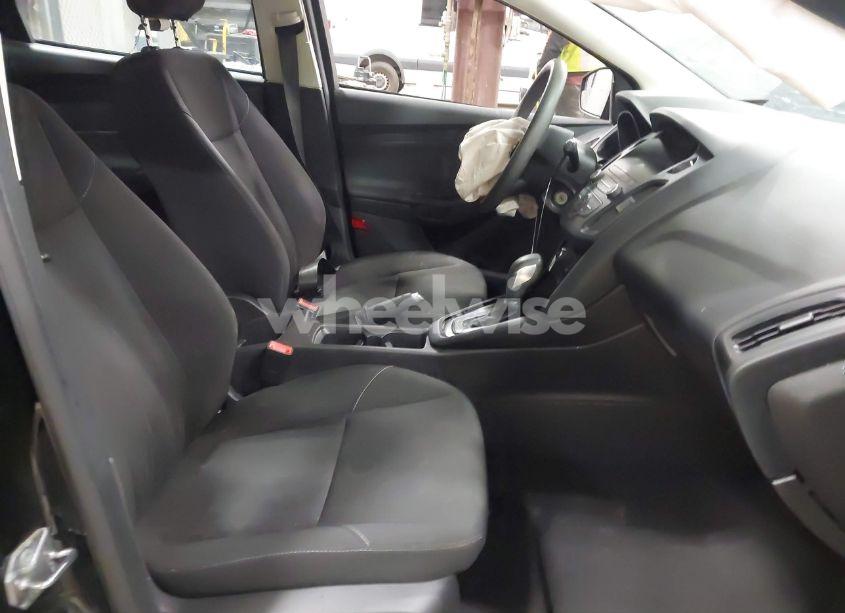 Photo 5 of 2018 Ford Focus (VIN 1FADP3E20JL322331)